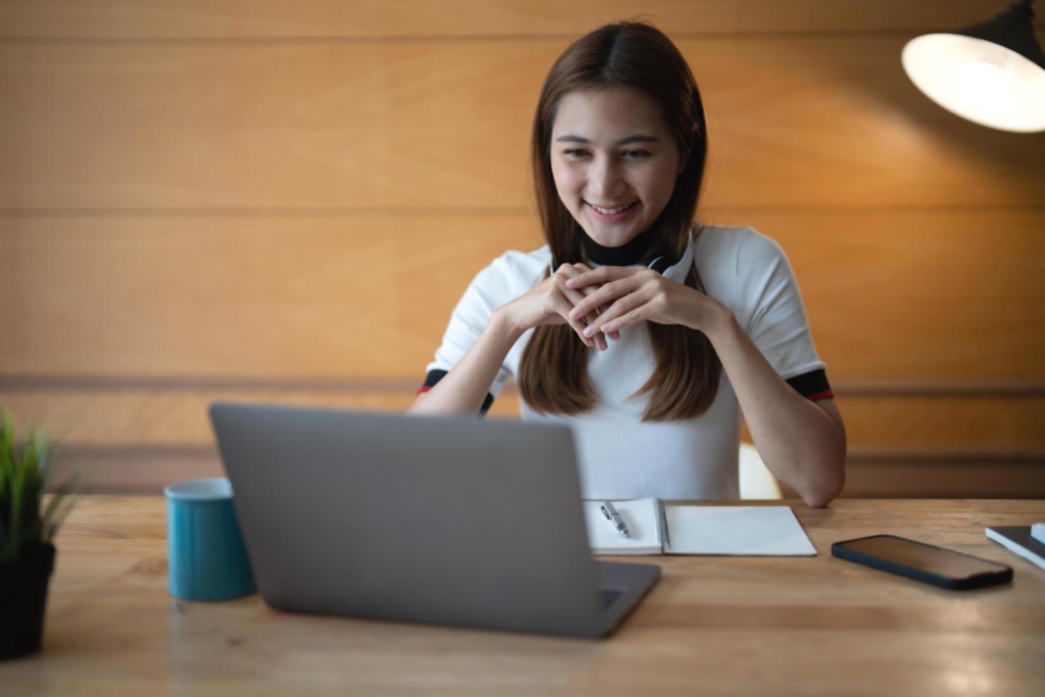 Financial analysis learning environment with modern workstations